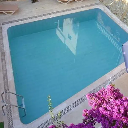 Otel Frankfurt 2*